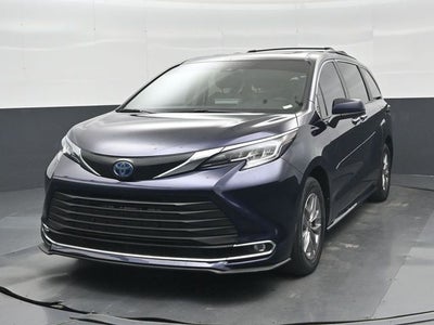 2023 Toyota Sienna XLE 8 Passenger