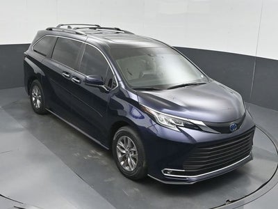 2023 Toyota Sienna XLE 8 Passenger