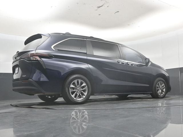 2023 Toyota Sienna XLE 8 Passenger