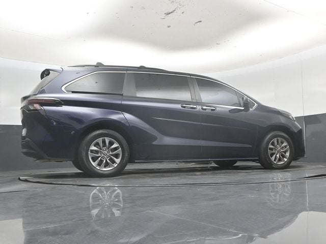 2023 Toyota Sienna XLE 8 Passenger