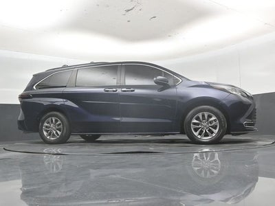 2023 Toyota Sienna XLE 8 Passenger