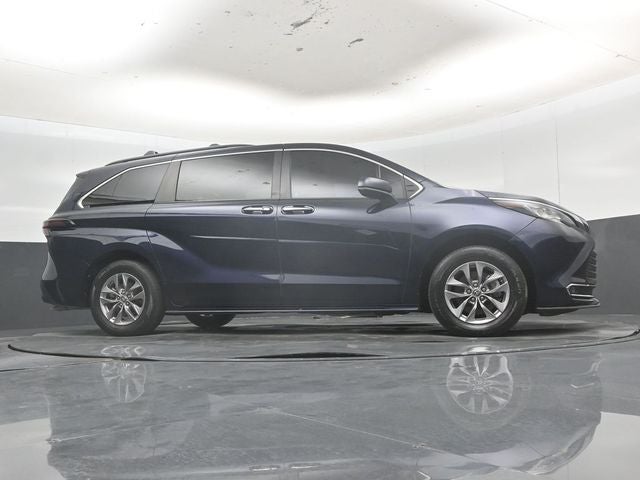 2023 Toyota Sienna XLE 8 Passenger