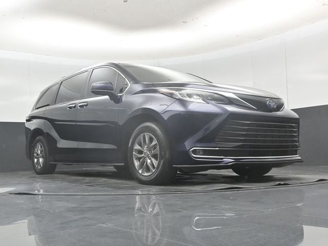 2023 Toyota Sienna XLE 8 Passenger
