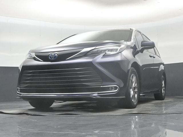 2023 Toyota Sienna XLE 8 Passenger