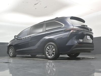 2023 Toyota Sienna XLE 8 Passenger