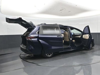 2023 Toyota Sienna XLE 8 Passenger