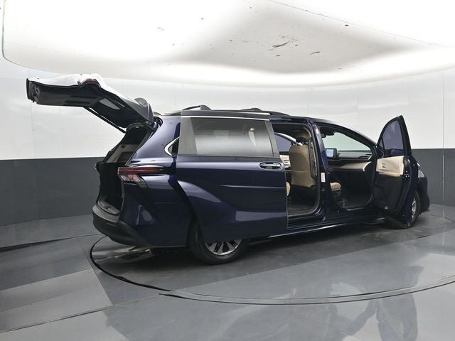2023 Toyota Sienna XLE 8 Passenger