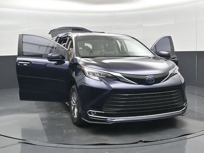 2023 Toyota Sienna XLE 8 Passenger