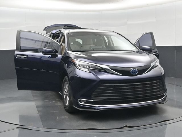 2023 Toyota Sienna XLE 8 Passenger