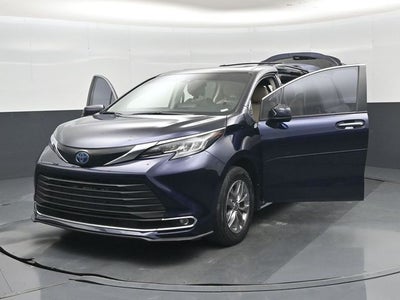 2023 Toyota Sienna XLE 8 Passenger