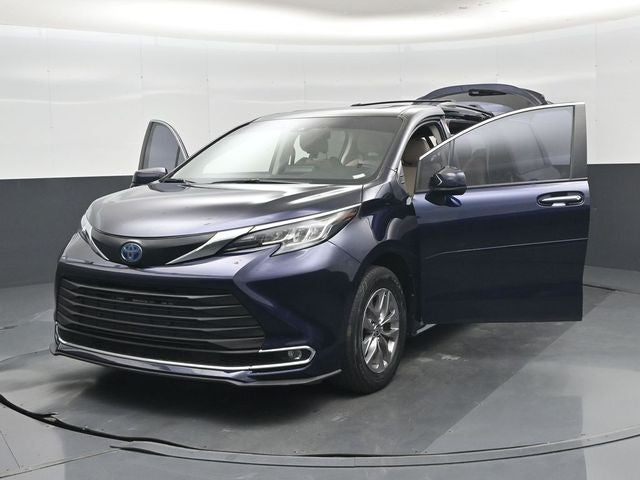 2023 Toyota Sienna XLE 8 Passenger