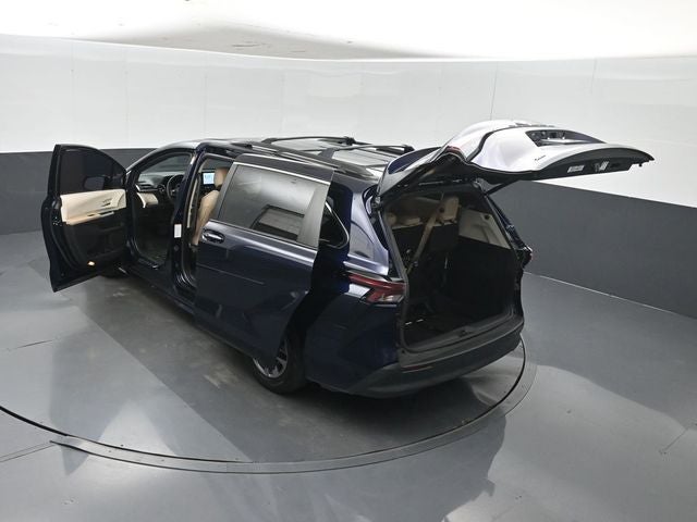 2023 Toyota Sienna XLE 8 Passenger
