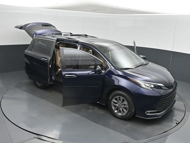 2023 Toyota Sienna XLE 8 Passenger