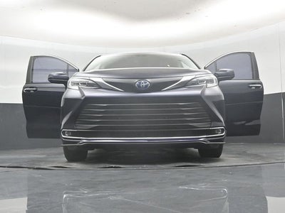 2023 Toyota Sienna XLE 8 Passenger