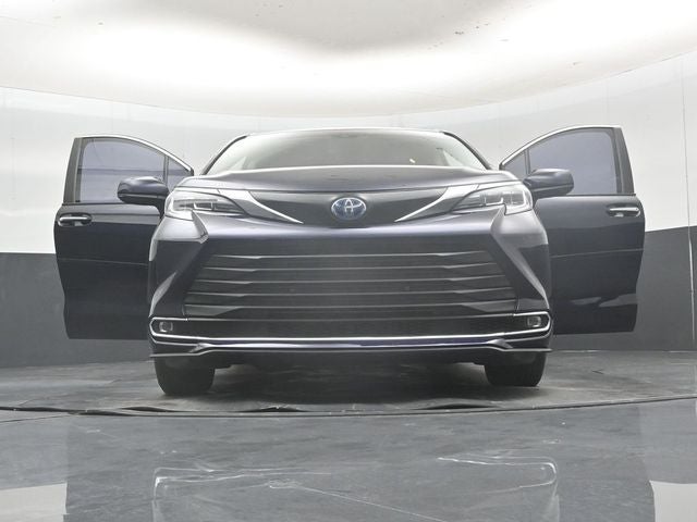 2023 Toyota Sienna XLE 8 Passenger