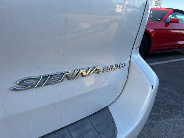 2006 Toyota Sienna Base