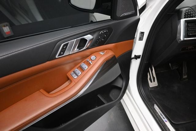 2023 BMW X7 M60i