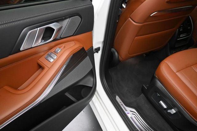2023 BMW X7 M60i