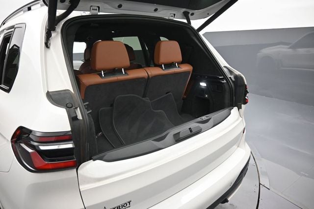 2023 BMW X7 M60i
