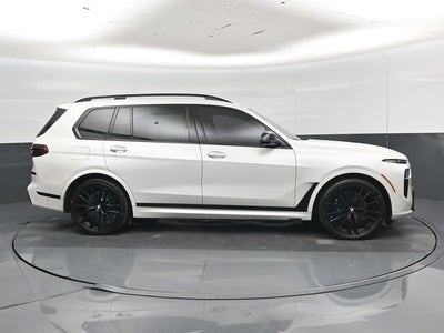 2023 BMW X7 M60i
