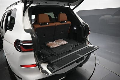 2023 BMW X7 M60i