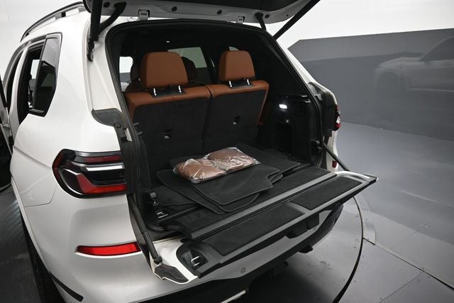 2023 BMW X7 M60i