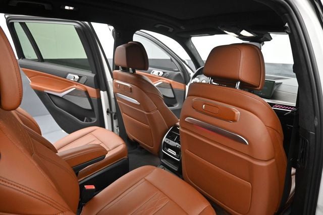 2023 BMW X7 M60i