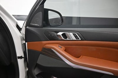 2023 BMW X7 M60i