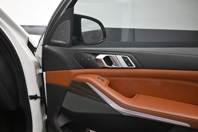 2023 BMW X7 M60i