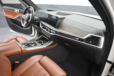 2023 BMW X7 M60i