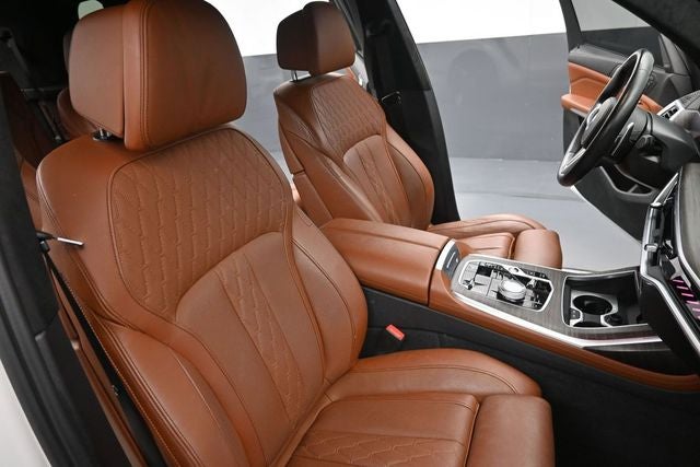 2023 BMW X7 M60i