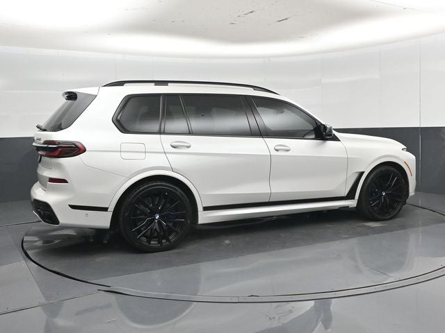 2023 BMW X7 M60i