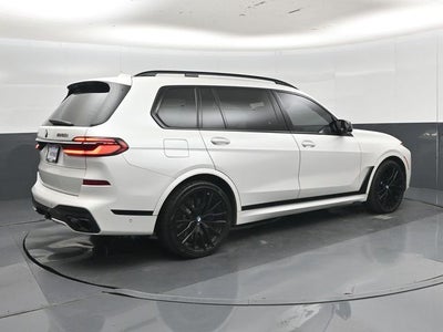 2023 BMW X7 M60i