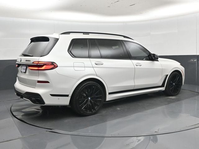 2023 BMW X7 M60i