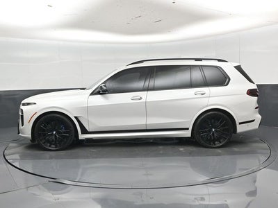 2023 BMW X7 M60i