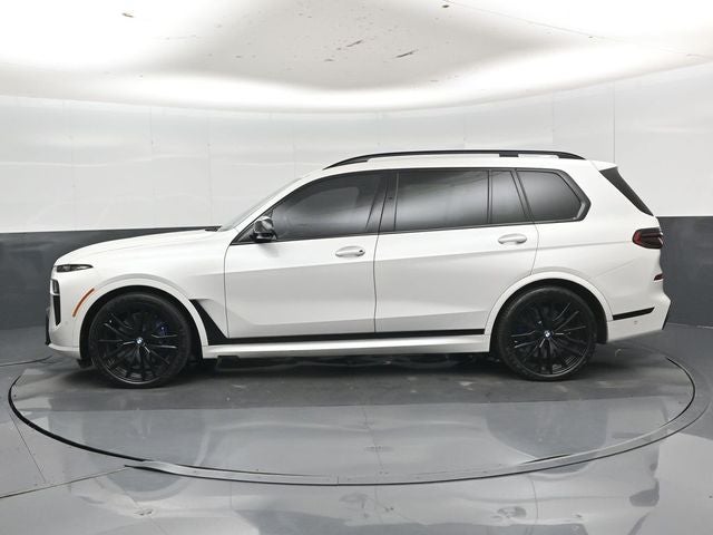 2023 BMW X7 M60i