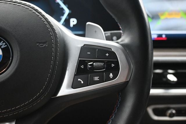 2023 BMW X7 M60i