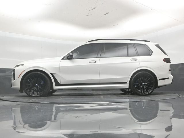 2023 BMW X7 M60i