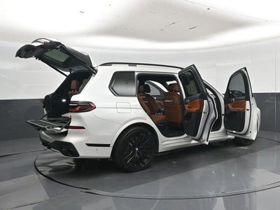 2023 BMW X7 M60i