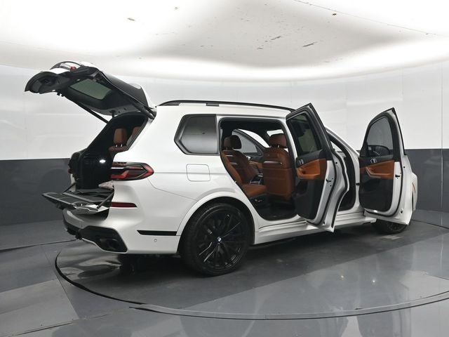 2023 BMW X7 M60i