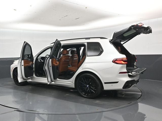 2023 BMW X7 M60i