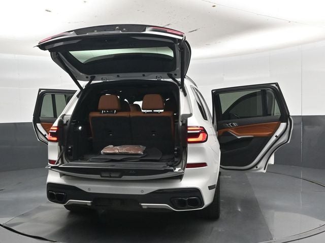 2023 BMW X7 M60i