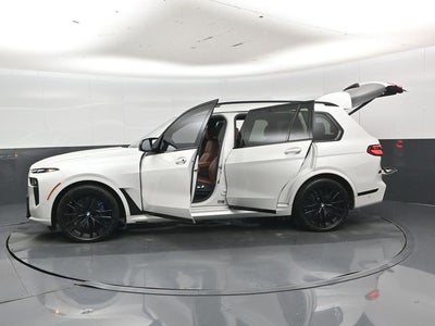 2023 BMW X7 M60i