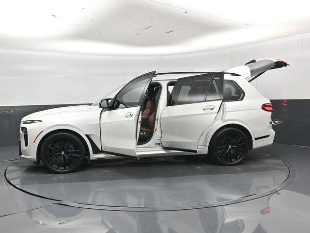 2023 BMW X7 M60i