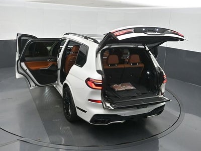2023 BMW X7 M60i