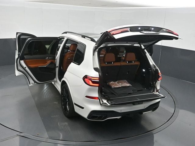 2023 BMW X7 M60i