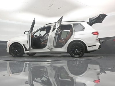 2023 BMW X7 M60i