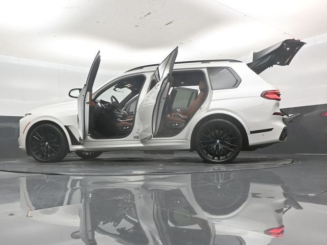 2023 BMW X7 M60i