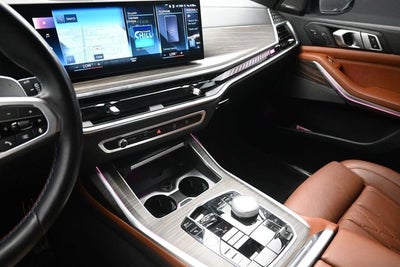 2023 BMW X7 M60i
