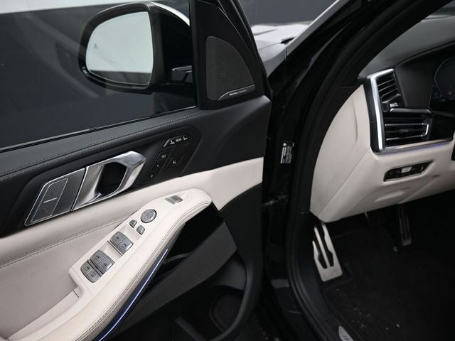 2022 BMW X7 M50i